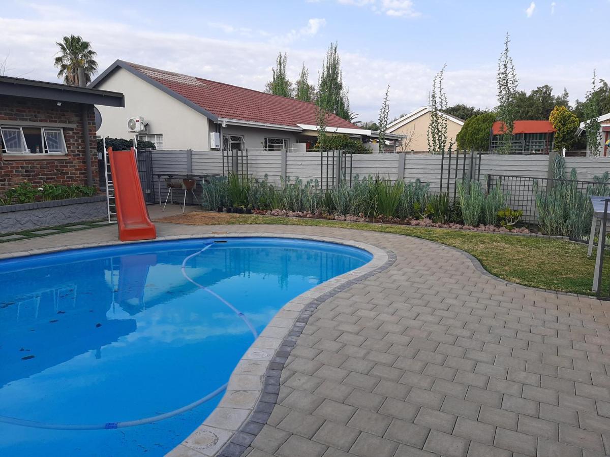 Melsetter'S Guesthouse Bloemfontein Exteriör bild