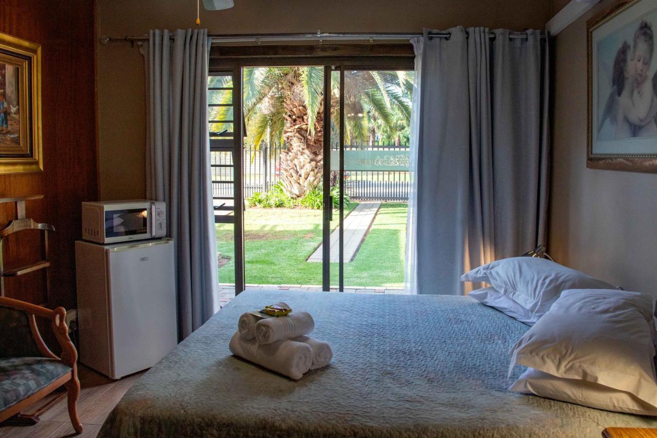 Melsetter'S Guesthouse Bloemfontein Exteriör bild