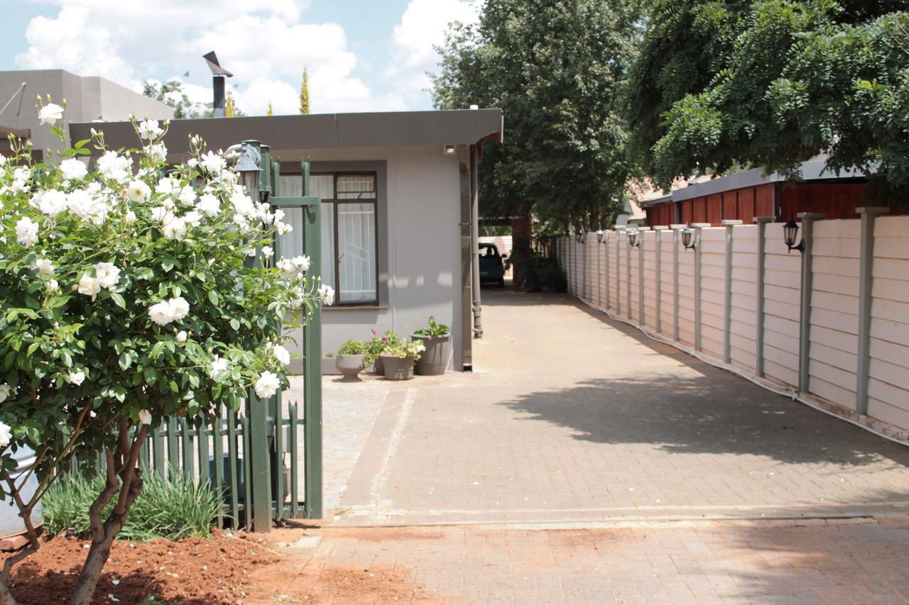 Melsetter'S Guesthouse Bloemfontein Exteriör bild